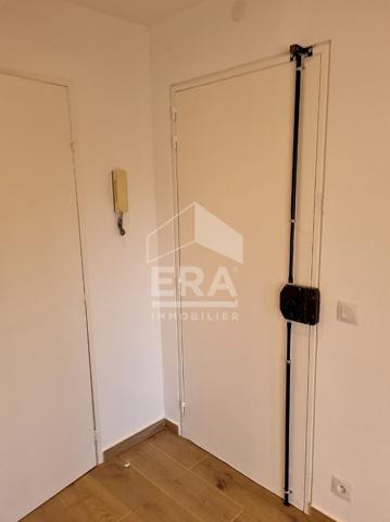 2 Pièces entièrement rénové, 50 M² avec parking et cave