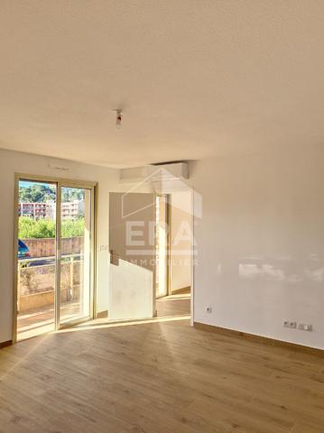 2 Pièces entièrement rénové, 50 M² avec parking et cave