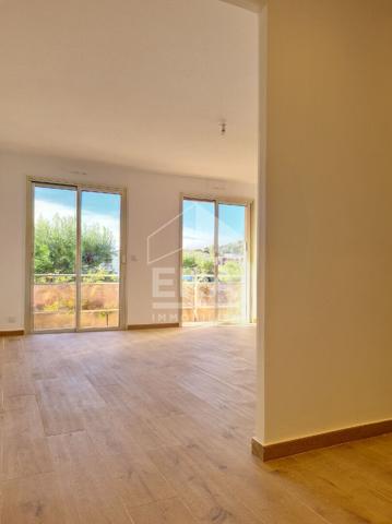 2 Pièces entièrement rénové, 50 M² avec parking et cave