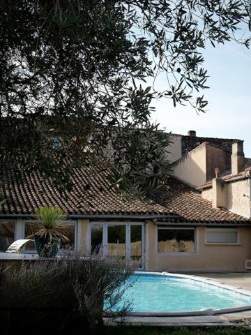 Maison de ville T6 avec garage et piscine