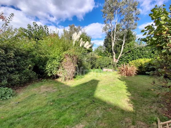 Maison à vendre 4 pièces QUIMPER (29)-83 m2 surface habitable - 3 chambres - avec sous-sol- 1 garage indépendant- jardin- terrasse - Parcelle de 436m2-