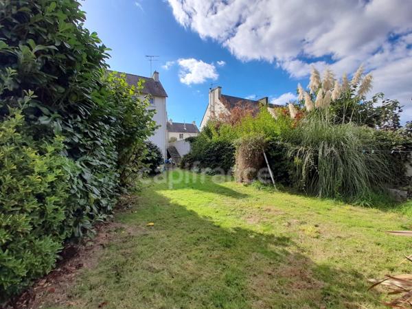Maison à vendre 4 pièces QUIMPER (29)-83 m2 surface habitable - 3 chambres - avec sous-sol- 1 garage indépendant- jardin- terrasse - Parcelle de 436m2-