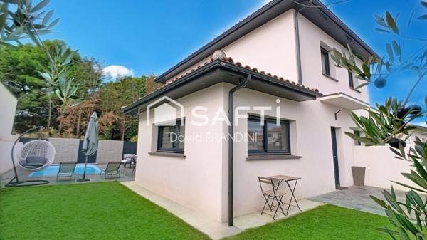 Maison contemporaine 4 chambres, piscine, terrasse.