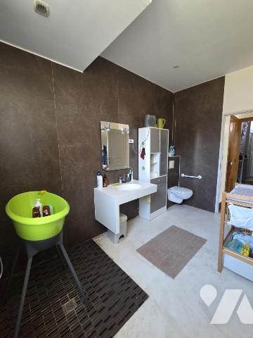 Maison d'habitation avec jardin attenant.