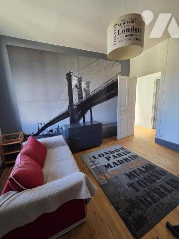 Maison d'habitation avec jardin attenant.