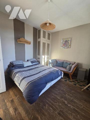 Maison d'habitation avec jardin attenant.