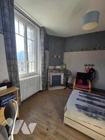 Maison d'habitation avec jardin attenant.