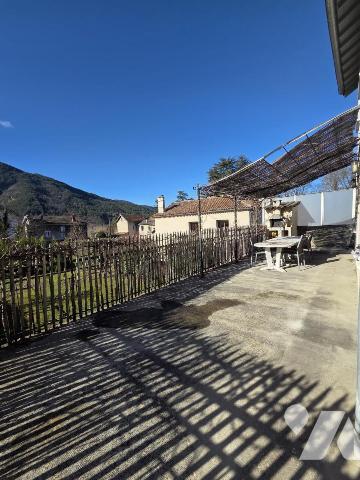 Maison d'habitation avec jardin attenant.