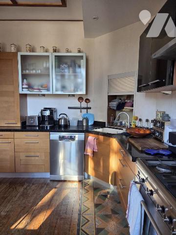 Maison d'habitation avec jardin attenant.