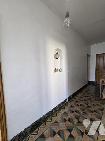 Maison d'habitation avec jardin attenant.