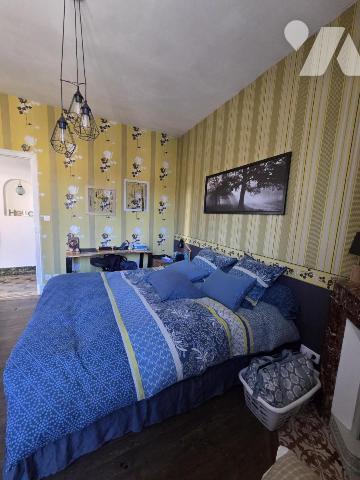 Maison d'habitation avec jardin attenant.