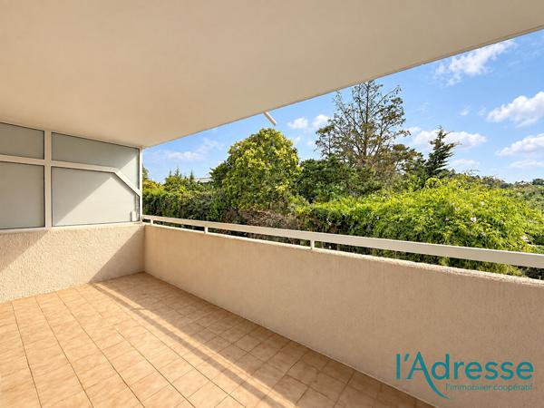 Appartement 3 pièces 41m2 avec grande terrasse et garage à Mandelieu