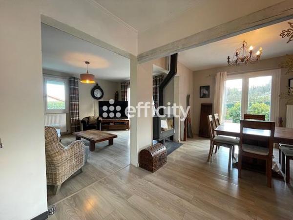 Maison
         5 pièces
        - 150 m² Exclusivité 368 000 € *