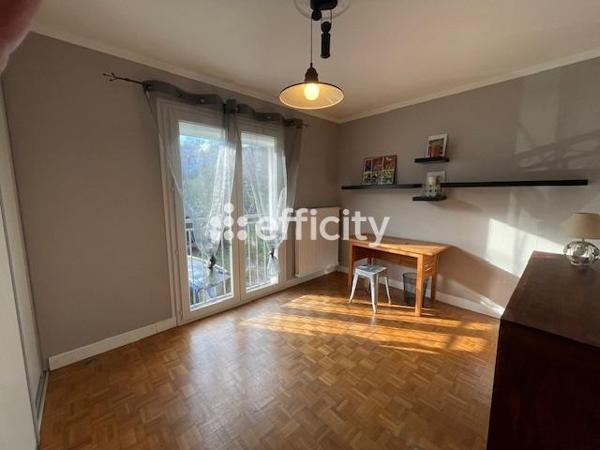 Maison
         5 pièces
        - 150 m² Exclusivité 368 000 € *