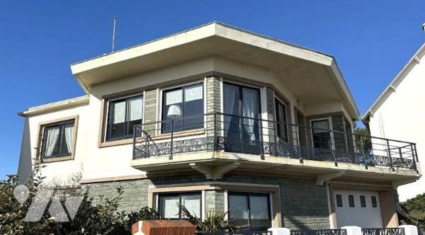 A VENDRE A Saint-Gilles-Croix-de-Vie - Maison en front de mer sur jardin 362m2