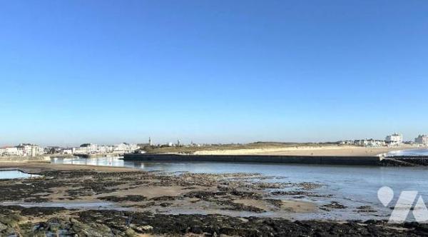 A VENDRE A Saint-Gilles-Croix-de-Vie - Maison en front de mer sur jardin 362m2