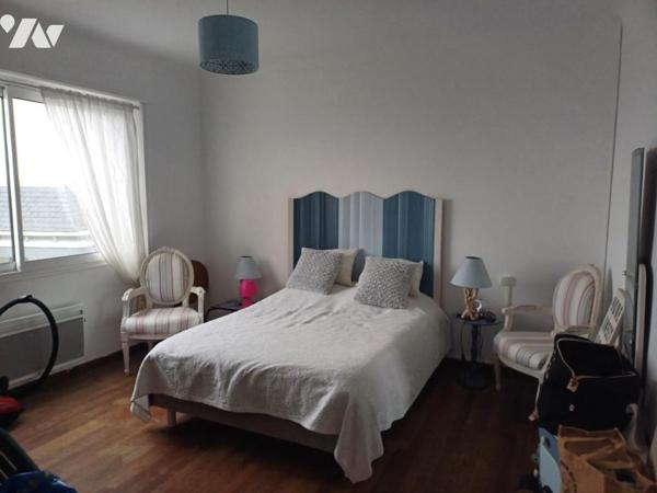 A VENDRE A Saint-Gilles-Croix-de-Vie - Maison en front de mer sur jardin 362m2