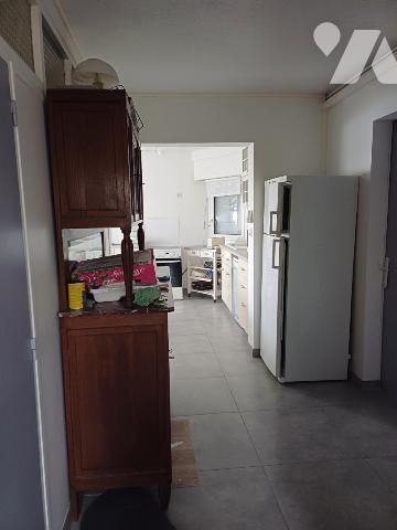 A VENDRE A Saint-Gilles-Croix-de-Vie - Maison en front de mer sur jardin 362m2