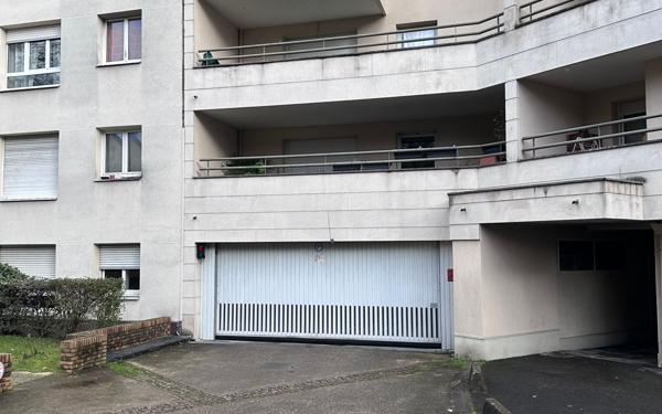 Stationnement à louer    Rosny-sous-Bois