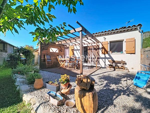 Maison de plain-pied, à vendre à La Motte du Caire - 2 pièces, grand terrain
