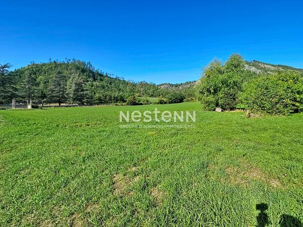 Maison de plain-pied, à vendre à La Motte du Caire - 2 pièces, grand terrain