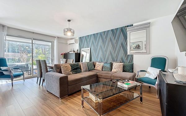 Appartement à vendre    2 pièces • 49 m2 Fréjus