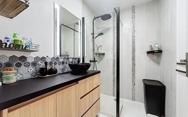 Appartement à vendre    2 pièces • 49 m2 Fréjus