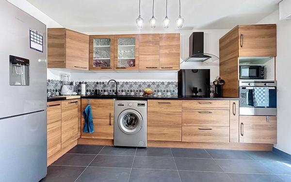 Appartement à vendre    2 pièces • 49 m2 Fréjus