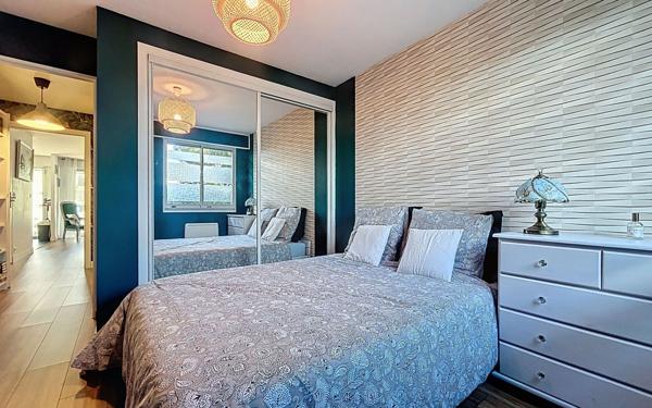 Appartement à vendre    2 pièces • 49 m2 Fréjus