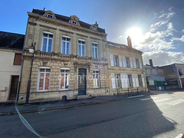 Très belle maison de 8 pièces CREPY (02)