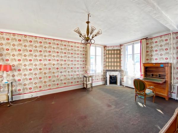 Très belle maison de 8 pièces CREPY (02)