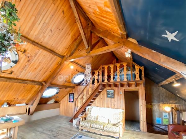 Très belle maison de 8 pièces CREPY (02)