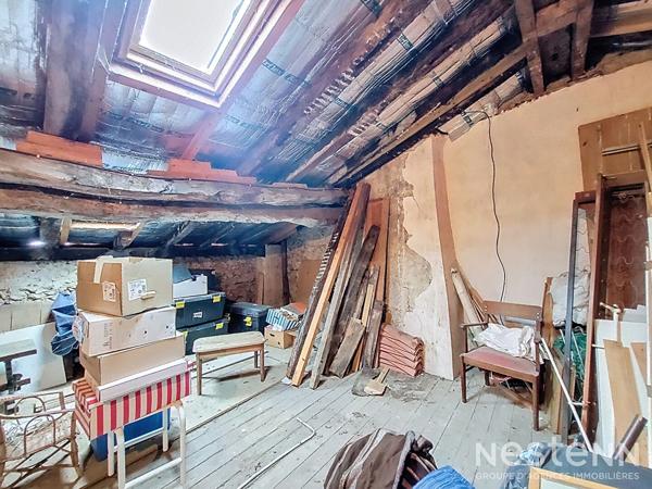 A Vendre Maison de ville en pierre avec cour intérieure au centre de Mézin