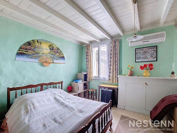 A Vendre Maison de ville en pierre avec cour intérieure au centre de Mézin