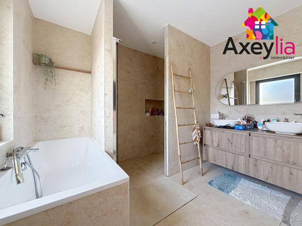 Roanne (42300) A VENDRE - ROANNE PROCHE CENTRE VILLE- MAISON RÉNOVÉE AVEC BELLES PRESTATIONS, TERRAIN ET EXTÉRIEUR À TERMINER