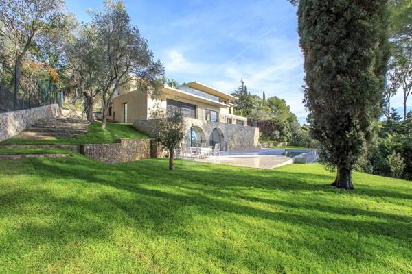 Villa contemporaine de 10 pièces avec vue mer panoramique à vendre à Mougins