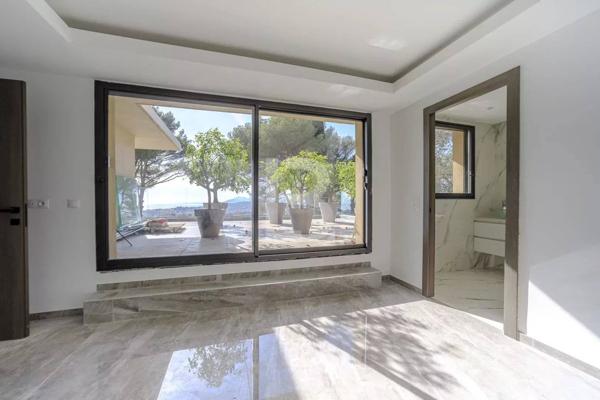 Villa contemporaine de 10 pièces avec vue mer panoramique à vendre à Mougins