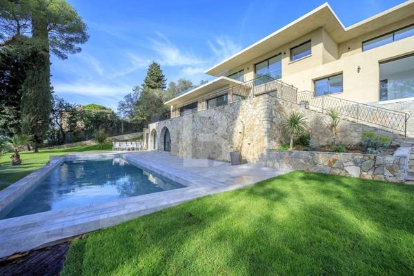 Villa contemporaine de 10 pièces avec vue mer panoramique à vendre à Mougins