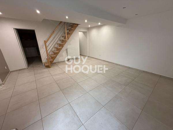 EXCEPTIONNEL UN LOT INDISSOCIABLE DE 2 MAISONS EN CENTRE VILLE DE VENEUX LES SABLONS (3 chambres et la 2nd 1 chambre)