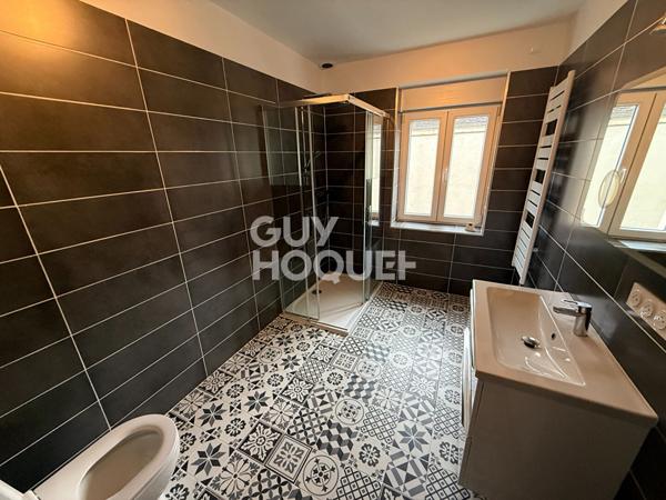 EXCEPTIONNEL UN LOT INDISSOCIABLE DE 2 MAISONS EN CENTRE VILLE DE VENEUX LES SABLONS (3 chambres et la 2nd 1 chambre)