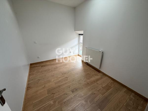 EXCEPTIONNEL UN LOT INDISSOCIABLE DE 2 MAISONS EN CENTRE VILLE DE VENEUX LES SABLONS (3 chambres et la 2nd 1 chambre)