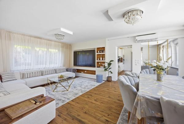 Maison
         8 pièces
        - 218 m² Exclusivité 318 000 € *