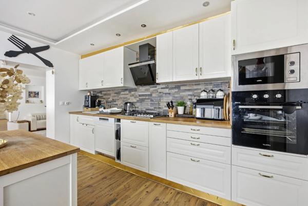 Maison
         8 pièces
        - 218 m² Exclusivité 318 000 € *