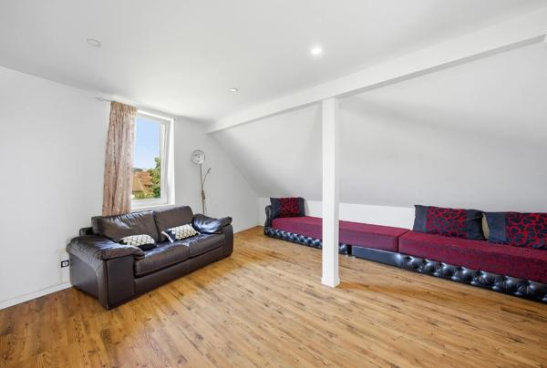 Maison
         8 pièces
        - 218 m² Exclusivité 318 000 € *