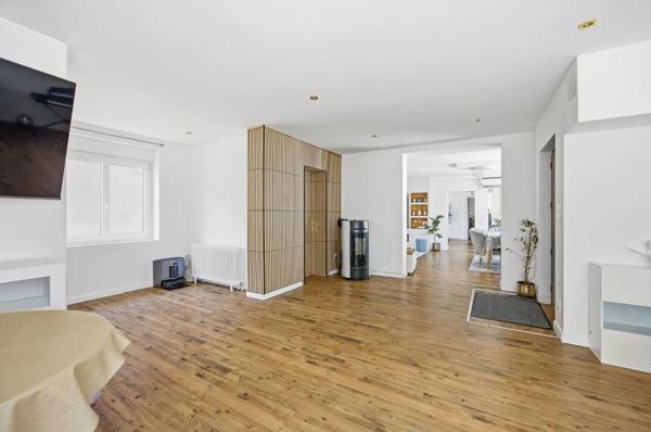 Maison
         8 pièces
        - 218 m² Exclusivité 318 000 € *