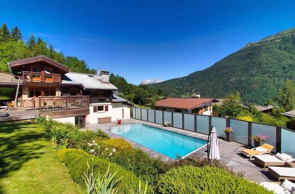 Spacieux chalet avec piscine aux Houches