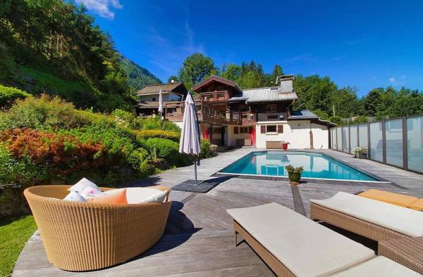 Spacieux chalet avec piscine aux Houches