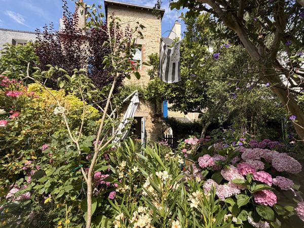 – MAISON DE CARACTÈRE DE CHARME AVEC JARDIN CLOS DE MURS