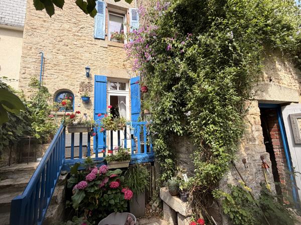 – MAISON DE CARACTÈRE DE CHARME AVEC JARDIN CLOS DE MURS