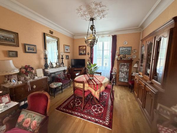 – MAISON DE CARACTÈRE DE CHARME AVEC JARDIN CLOS DE MURS